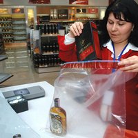 Провозить алкоголь в самолете