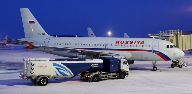 Заправка самолета перед взлетом