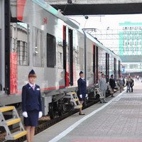 Поезд сдает назад